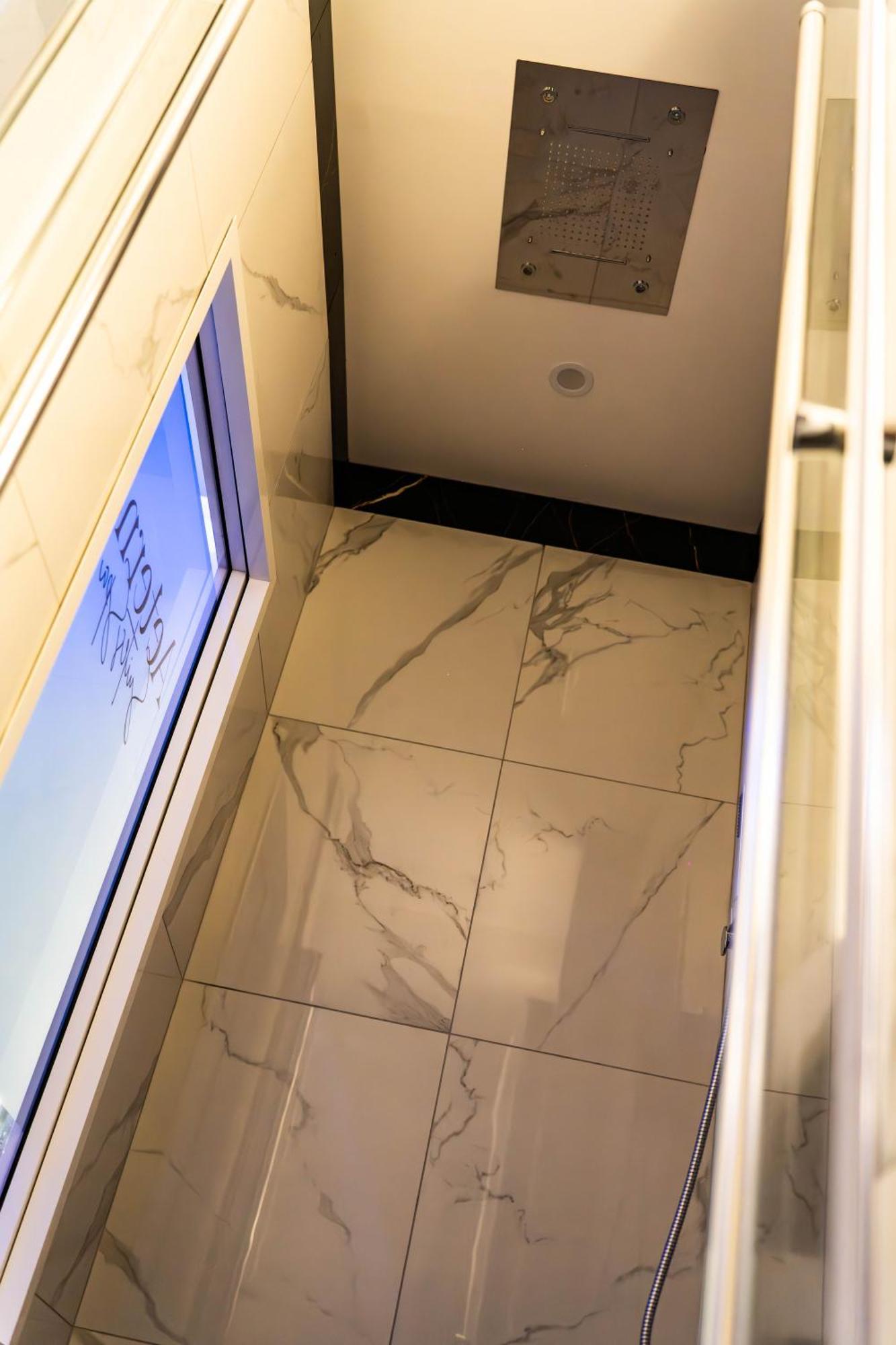 Aeterna Apartment *